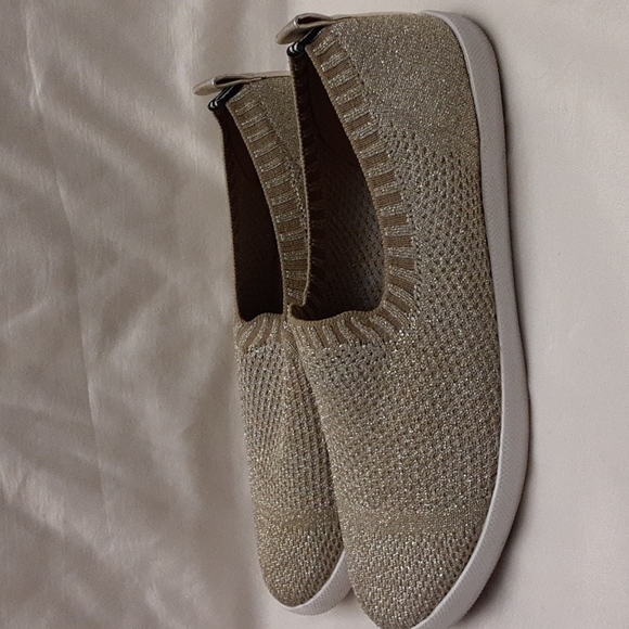 Nautica size 6.5 women's gold metallic slip on sneaker. - Picture 5 of 14